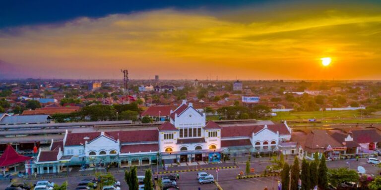 pemandangan-kota-cirebon-sumber-istock-batiqa-hotels_9mf7k