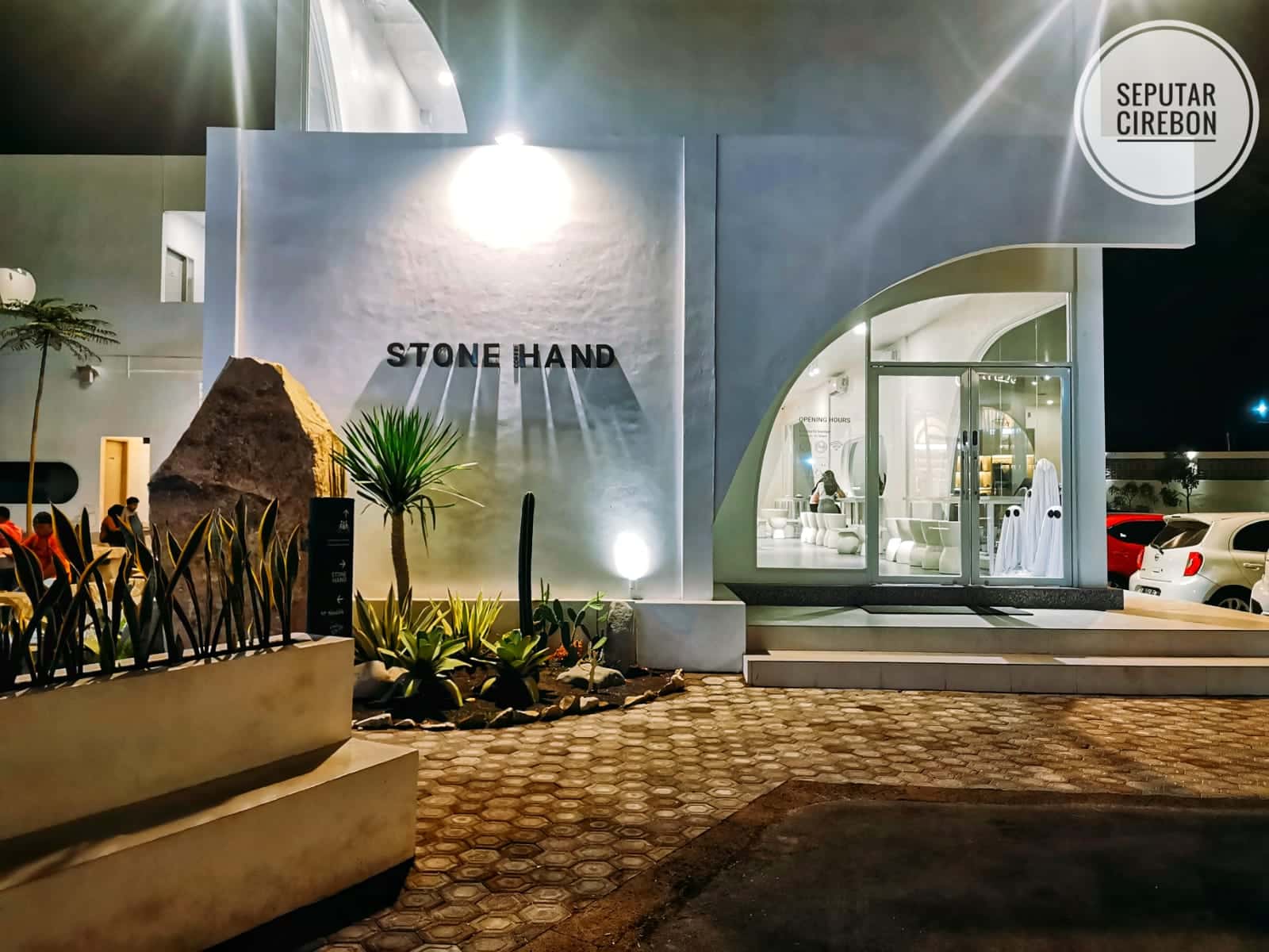 Stonehand Cafe: Arsitektur Sunyi dan Ritme Malam di Cirebon